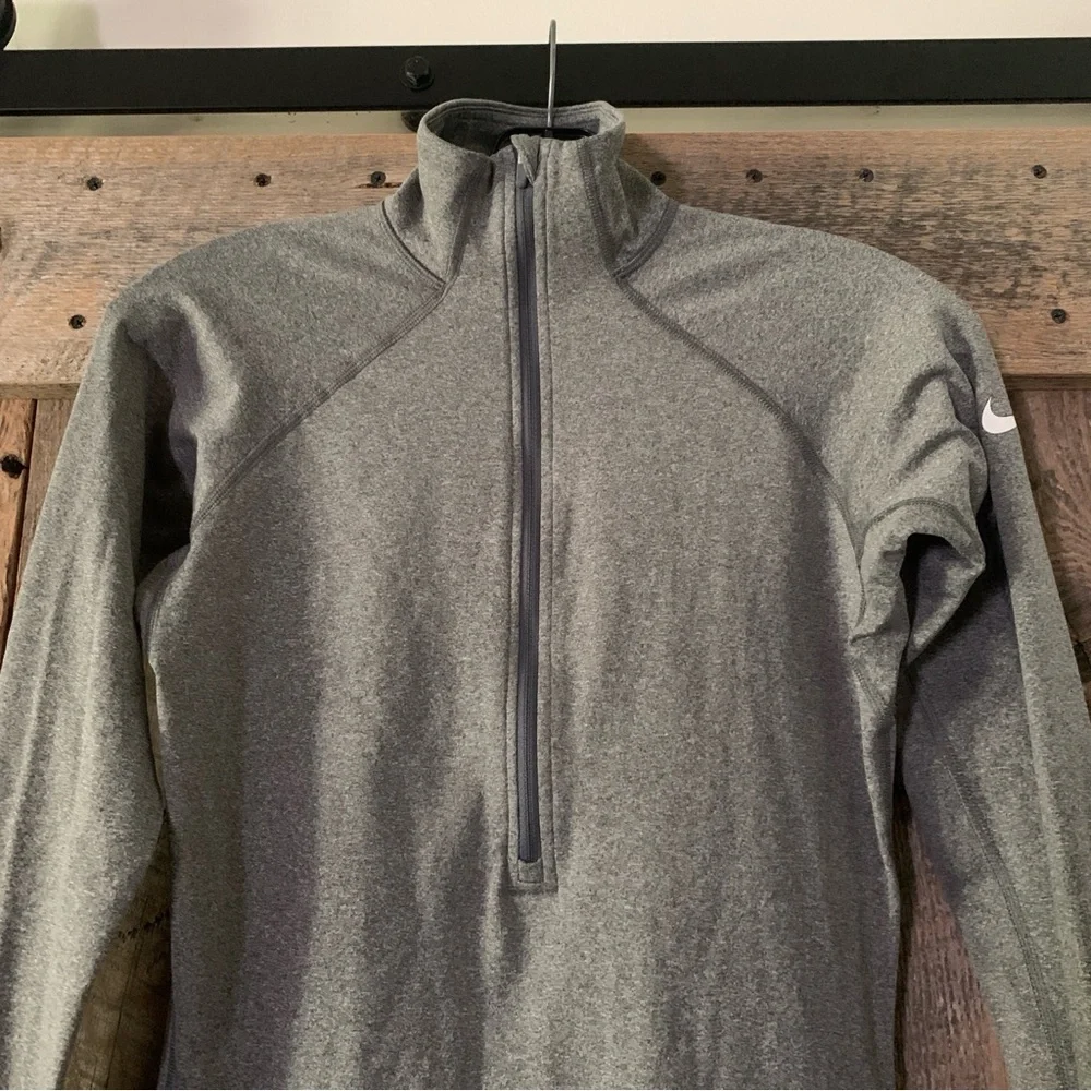 Women’s Small NIKE PRO Gray Fleece Lined Dri-Fit Long Sleeve Winter Zip Pullover